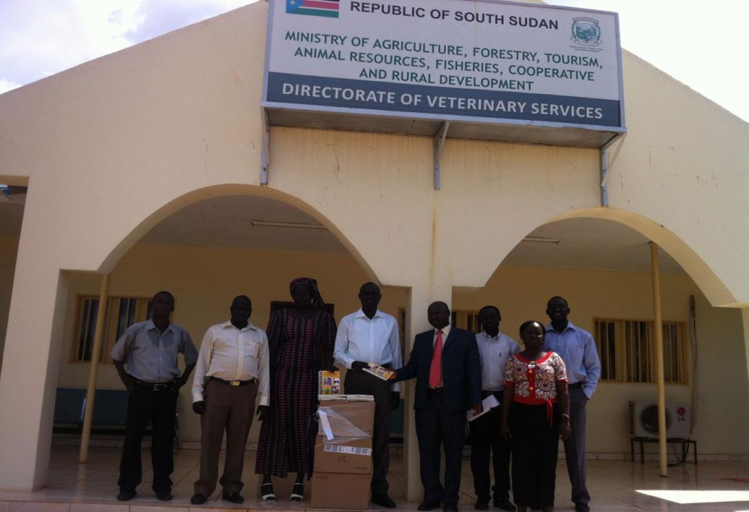© 2014 AU-IBAR. Handing –over syndromic manuals to veterinary staff engaged in country activities in South Sudan.
